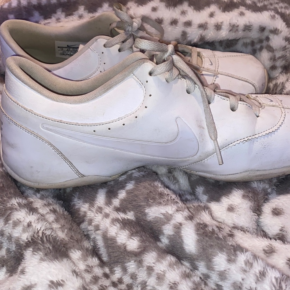Nike cheer shoes